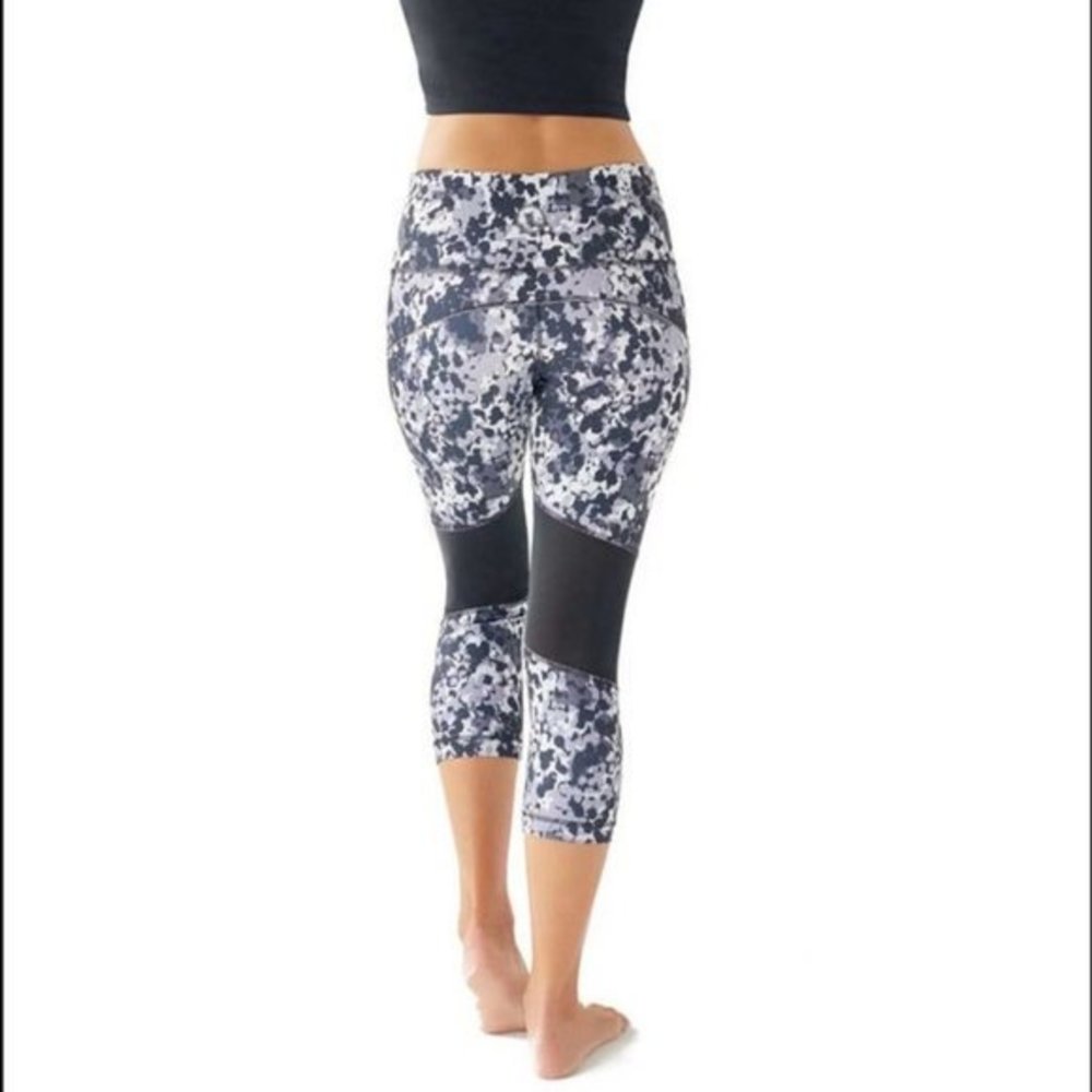 Dear Kate Mosaic Black and White Cropped Yoga Go Kommando Leggings